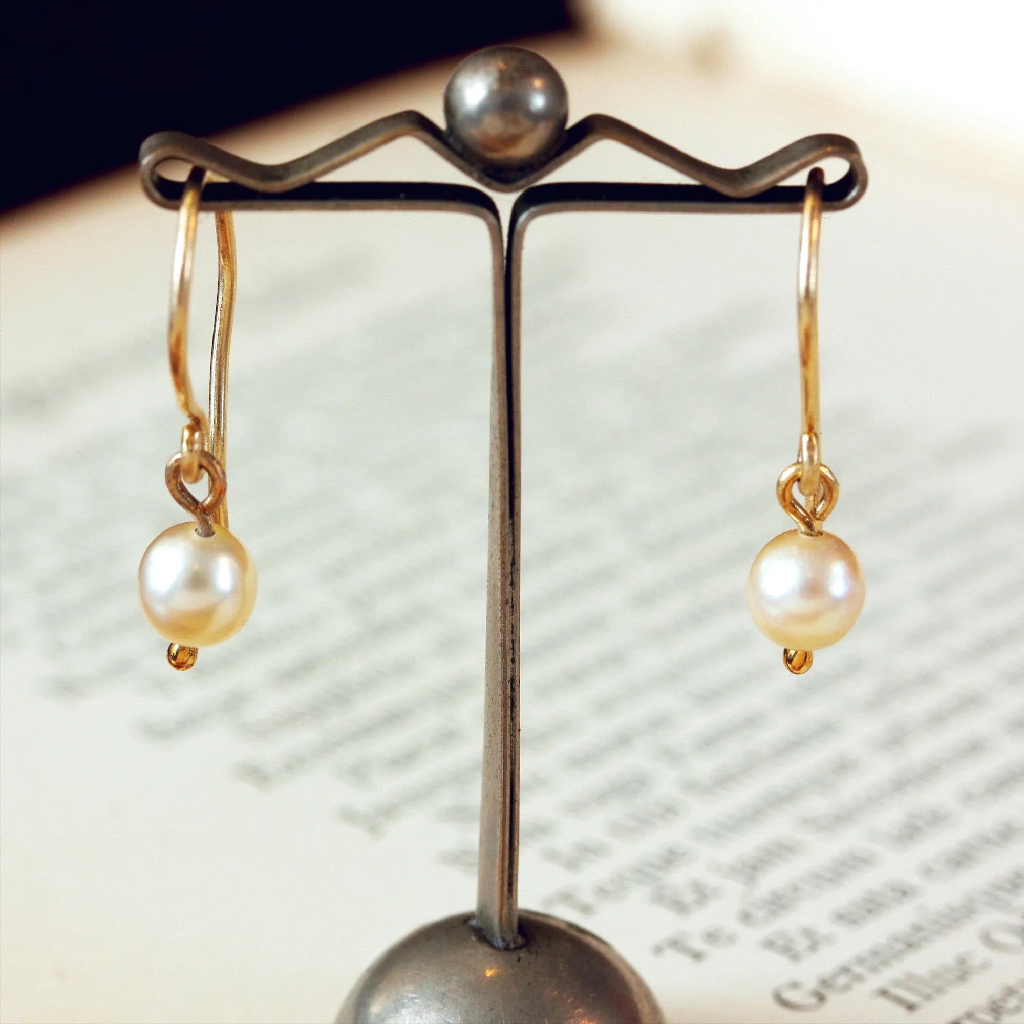 Cute! Cultured Saltwater Pearl Drop Earrings