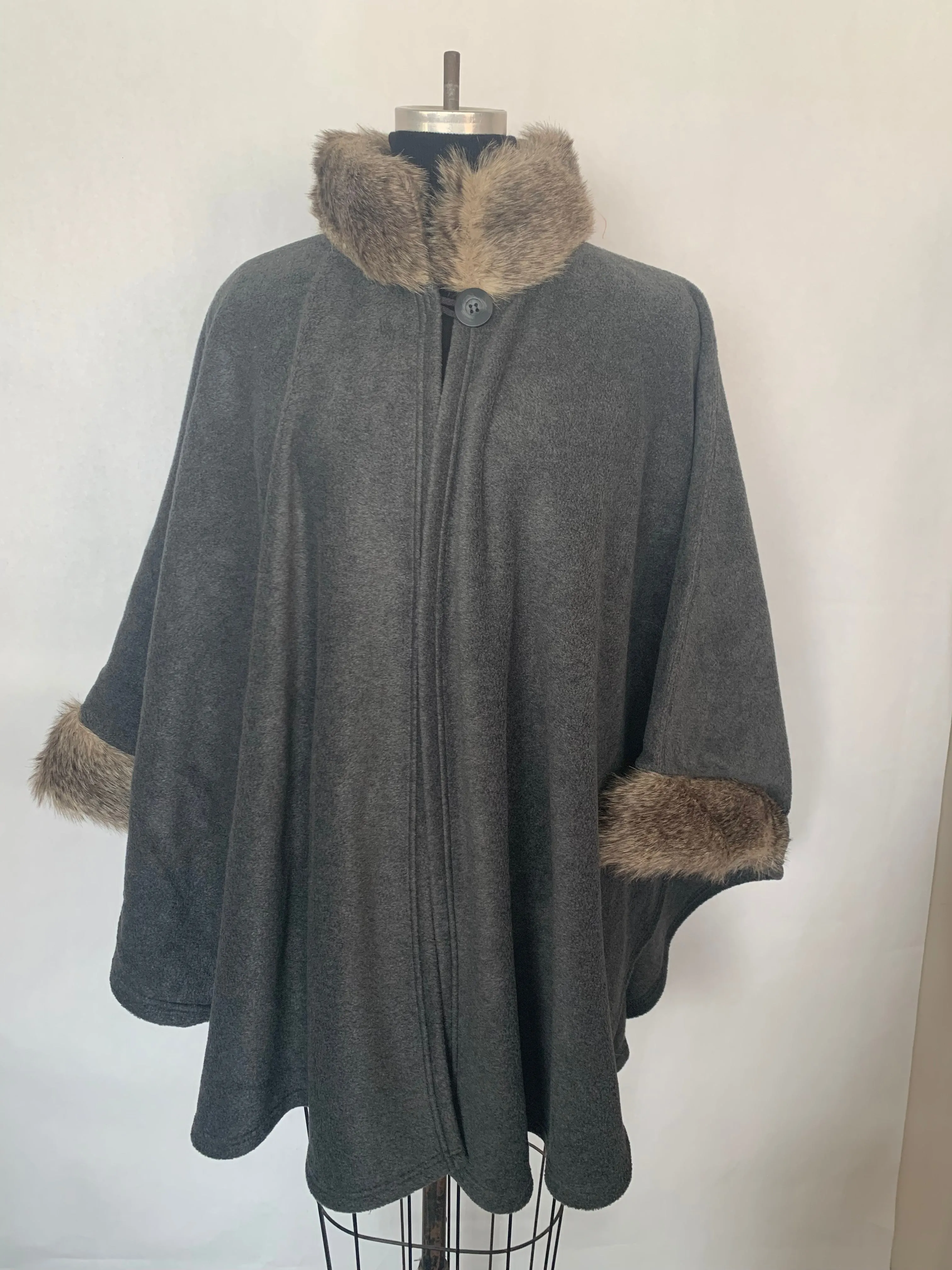 Desmona Faux Fur Trim Fleece Cape