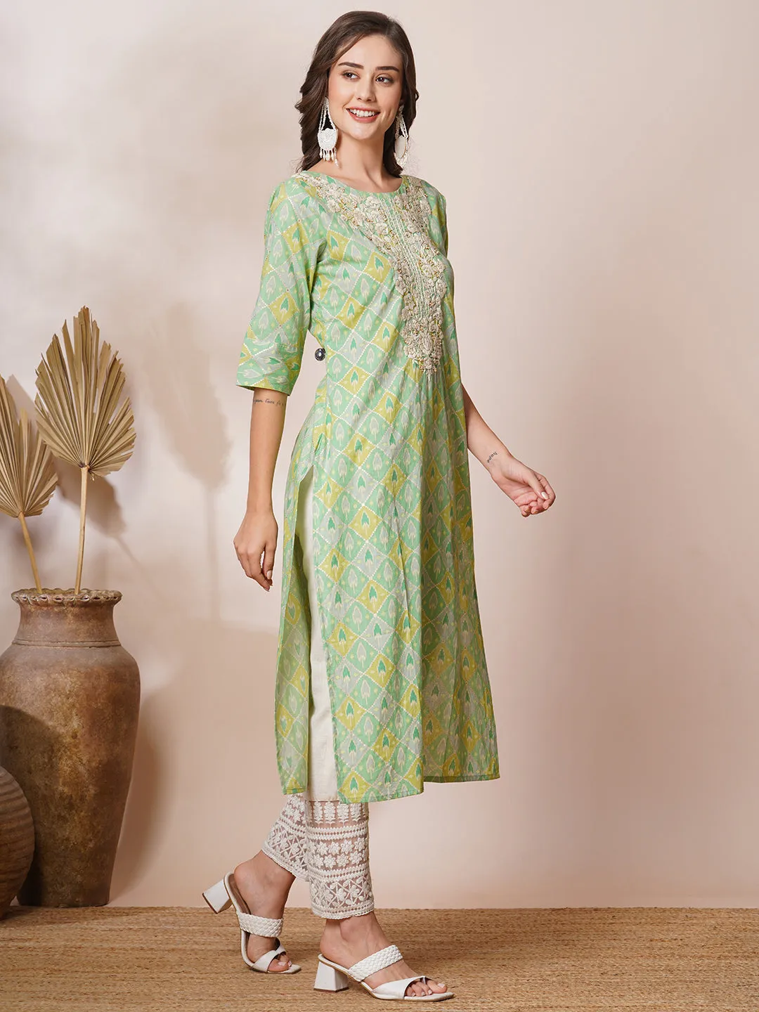 Ethnic Foil Printed & Chikankari Embroidered Straight Fit Kurta - Green