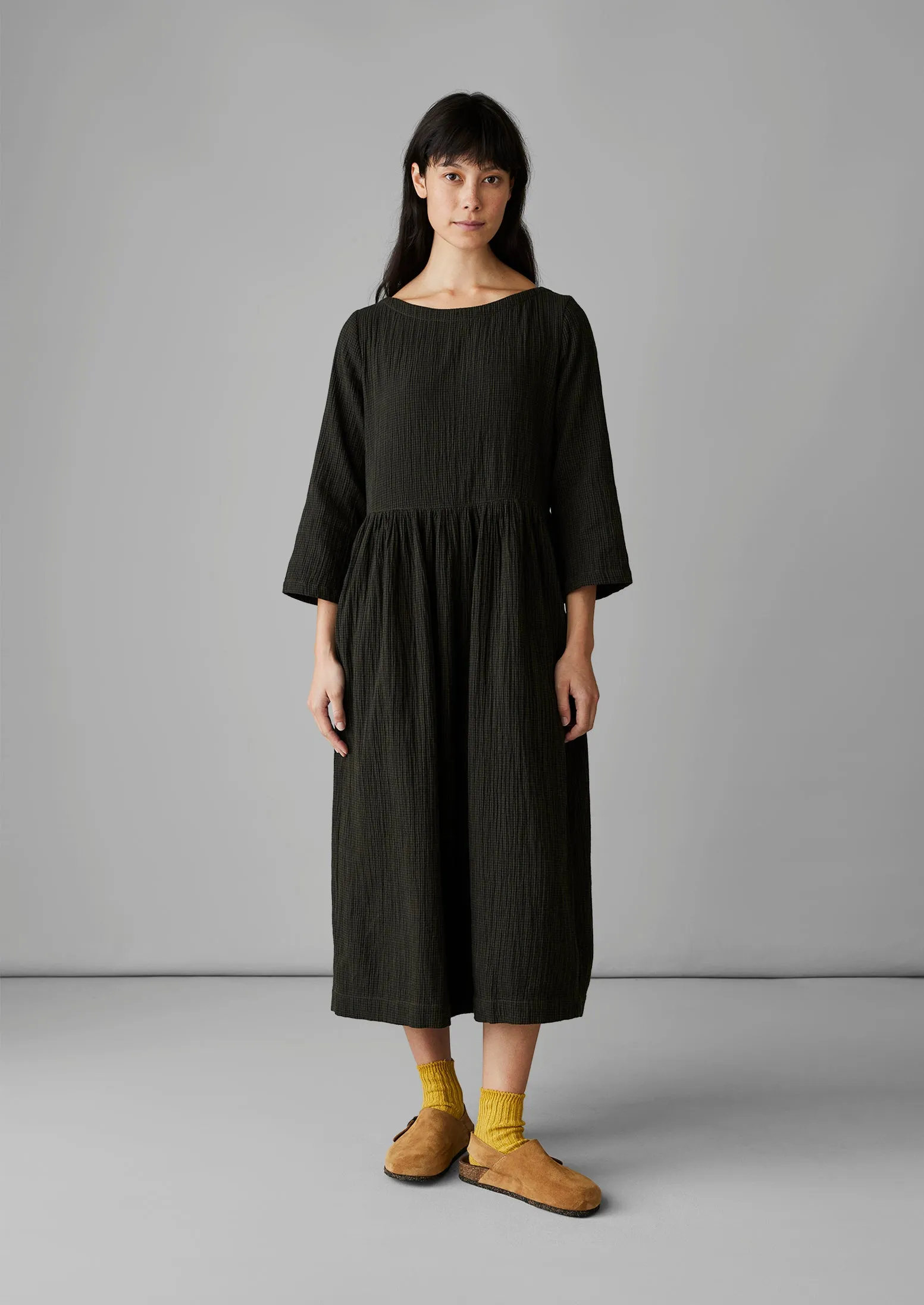 Freya Crinkle Organic Cotton Dress | Darkest Olive